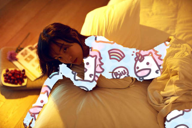 别具一格的大吃飞醋!陈龙给章龄之露背写真打马赛克