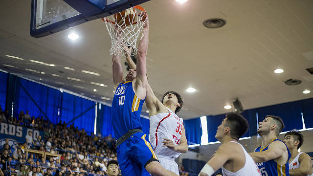 他毕业于全国有名的篮球传统名校——山东省潍坊一中,是cuba传奇李海