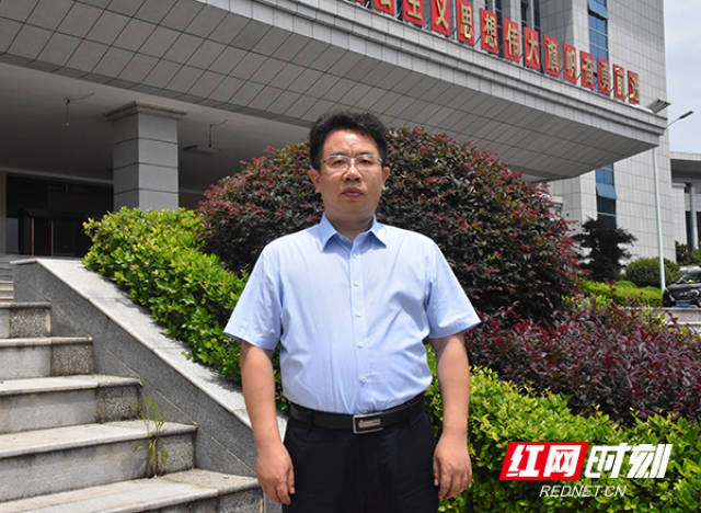 雁峰区委副书记,区长,区禁毒委主任何子君.