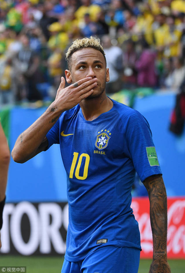 巴西队艰难战胜哥斯达黎加 内马尔掩面痛哭