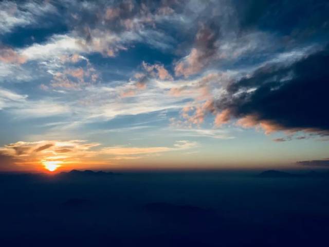 日出双髻山.