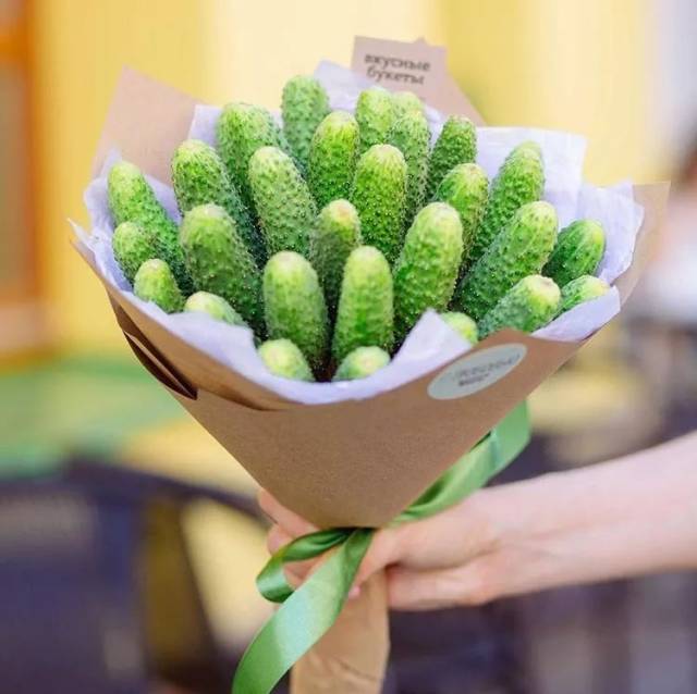 清新小黄瓜花束,减肥首选 想必收到这样的礼物 父母再也不会嫌弃你