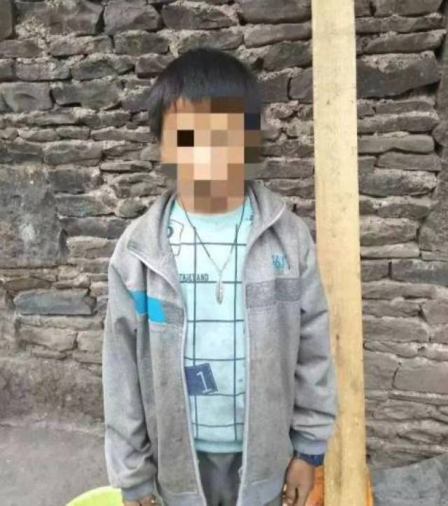 10歲男孩林地裡大便,竟被逼著當場吃回肚裡 可惡人渣已被拘留