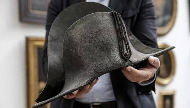【趣闻】拿破仑双角帽在法国拍卖 35万欧元落槌