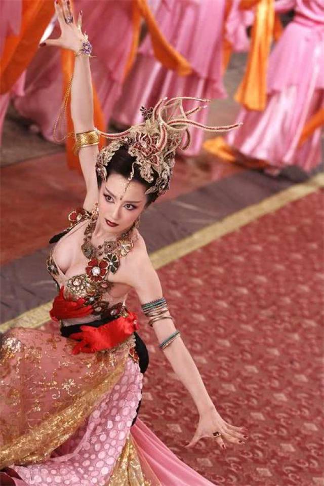 李依晓终于火了被狗咬伤5次整容出演扶摇演技好到想打她