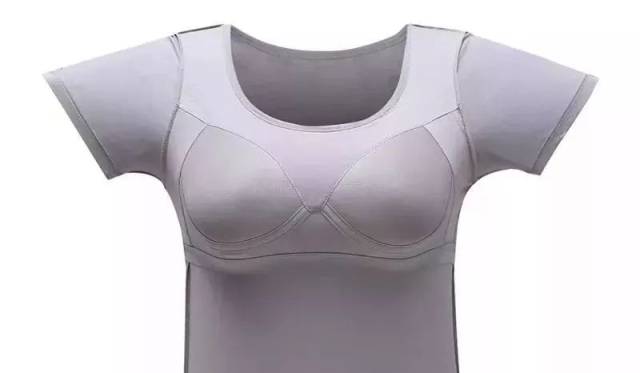 garcon garcia的裸感bra-t的胸部