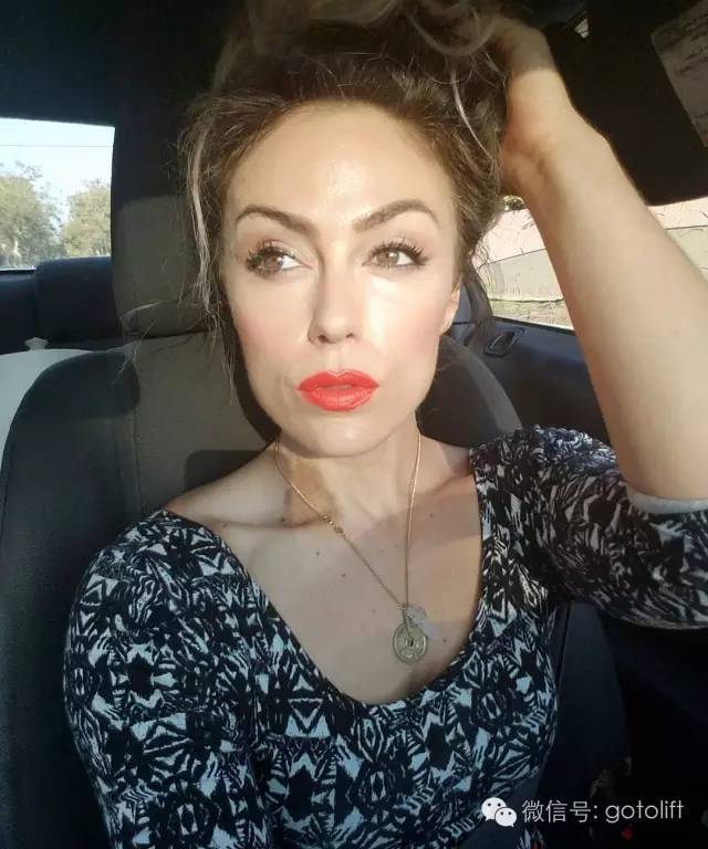 没胸没腿没翘臀,说她是女神,我服了!