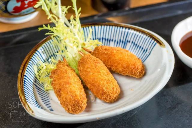 看到菜单上的 黄金蟹钳,就让我毫不犹豫下单.厚壮的蟹钳,炸的酥脆!