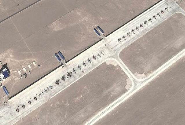 停机坪上有歼10,苏30,歼11等各类战机