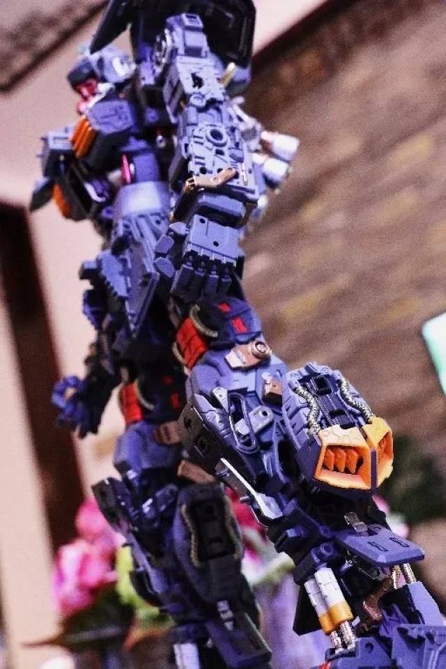 实色加金属色,骨架大部分用深灰与浅灰分色,个人觉得马克兔的骨架是最