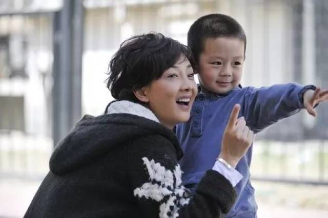 牛莉,任程伟出彩演绎《幸福生活在招手》!