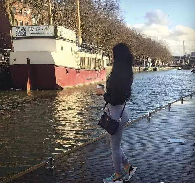 她去伦敦留学为省钱做小保姆,英语不好考苦学