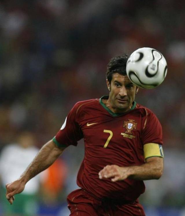 同是葡萄牙的7号队员c罗和路易斯菲戈谁的带队能力更优秀