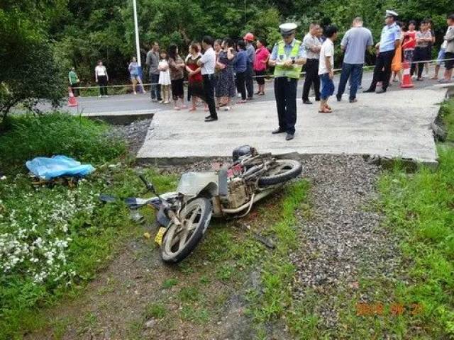 扩散一男子骑摩托撞树当场身亡这个操作可保命