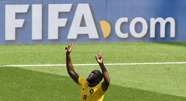 卢卡库庆祝进球.新华社