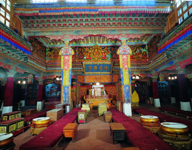 布达拉宫东有寂圆满大殿:达赖喇嘛继位典礼举行之地