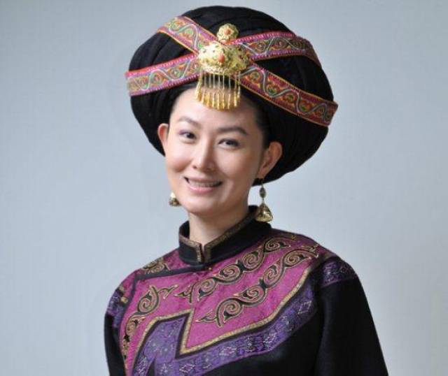 霭翠死后,他的妻子奢香袭任他的原职,和另一个女头人刘淑贞,分别统领