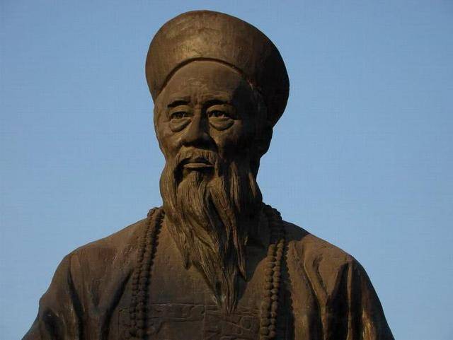 张之洞张之洞官居湖广总督时,一个年轻人来拜访张之洞,张之洞看了门卫