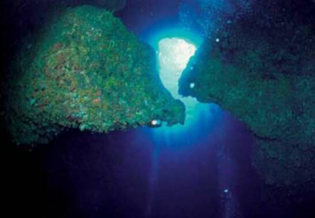 世界上最深的海沟:马里亚纳海沟最深11034公里