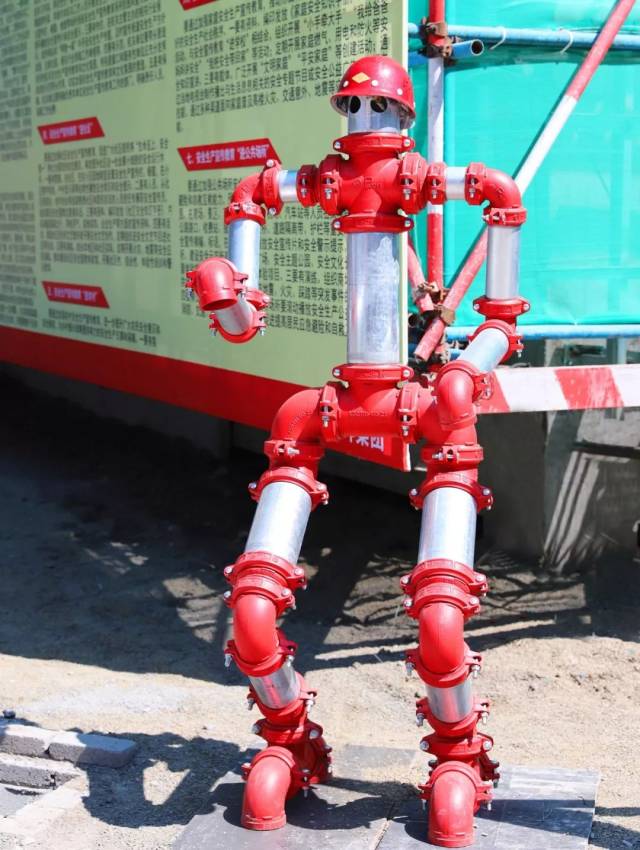 【东辉新闻】东辉建筑承建双城伯爵公馆工程主体喜封金顶