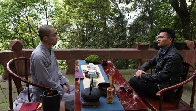 置身普贤道场核心地带 清修,品佛门三道茶,聆听法师教诲 在佛语中开示