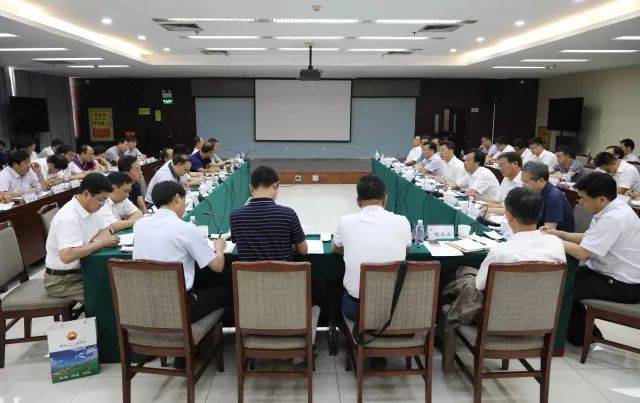 重磅| 齐振林听取油田产量工作汇报