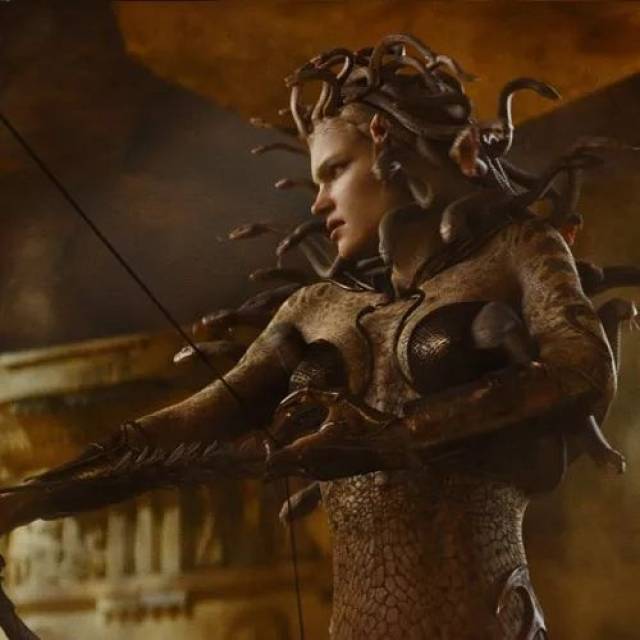 电影《诸神之战》中由俄罗斯超模纳塔利·沃佳诺娃所扮演的这个形象才
