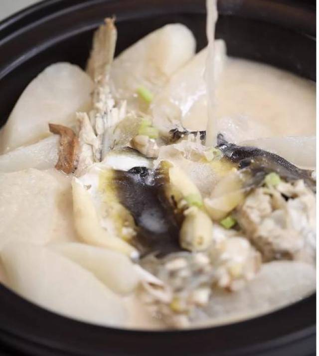 河豚鱼干煲萝卜汤图片