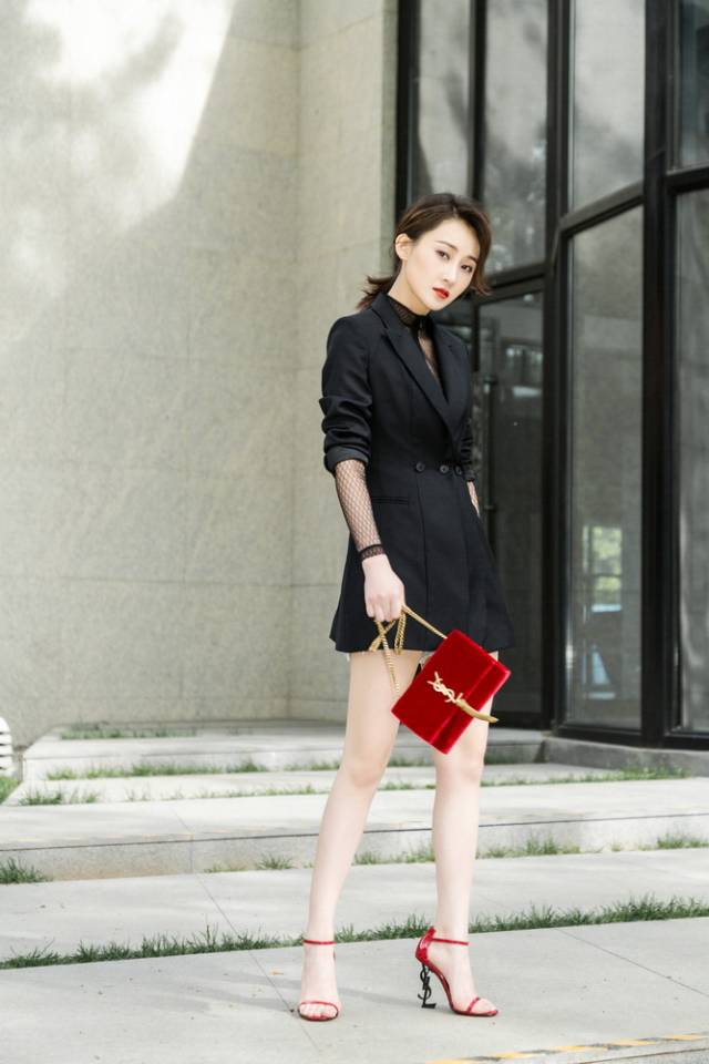 林鹏夏日街拍职场街头率性切换