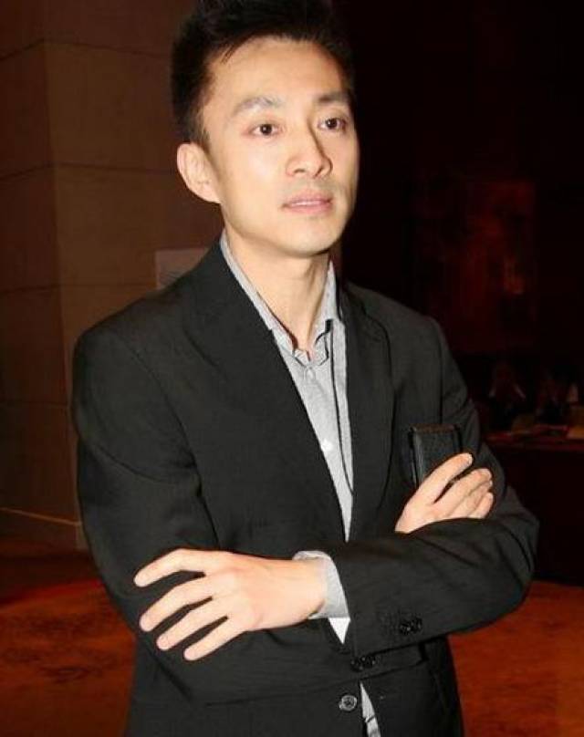 90年代初,亚宁在央视可谓风光无限.