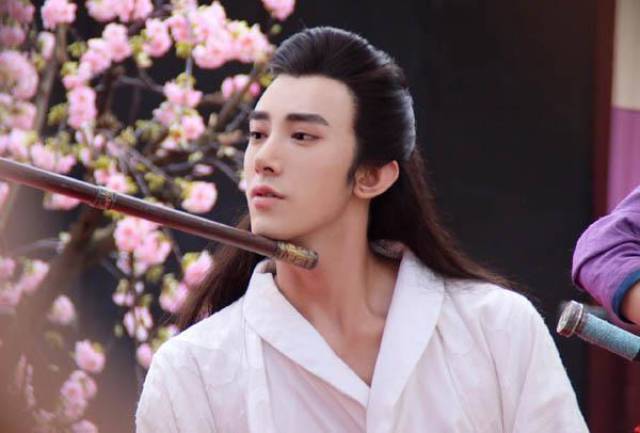 新生代演员刘钊宏初显光芒 《北京女子图鉴》后新剧引期待