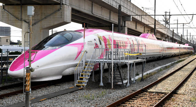 hello kitty新干线列车正式公开 粉红车厢唤起少女心