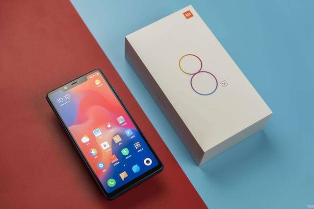 小米8 se首发:骁龙710 5.8寸全面屏 miui10,雷军再现价格屠夫!