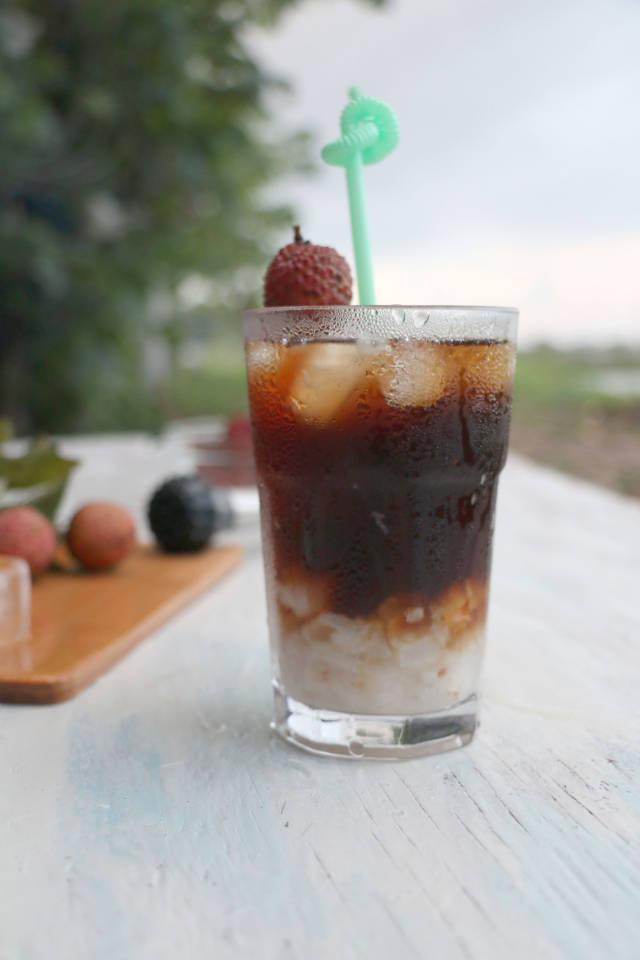 教你自制荔枝冷萃冰咖啡,秒杀星巴克气致冷萃咖啡,好喝还省钱