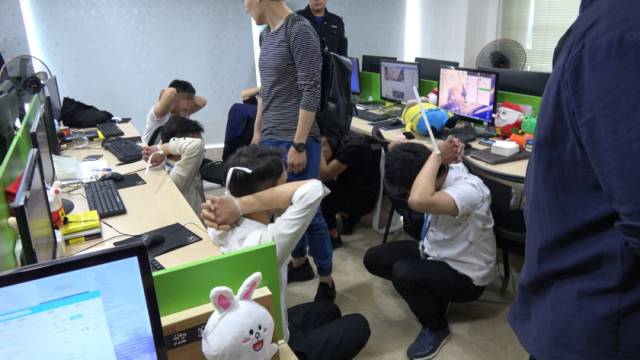 上海警方捣毁特大网络诈骗团伙,抓获百余人,涉案千余万