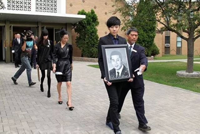 枫叶生活地产经纪成高危职业被20多人用铁棍围殴华裔