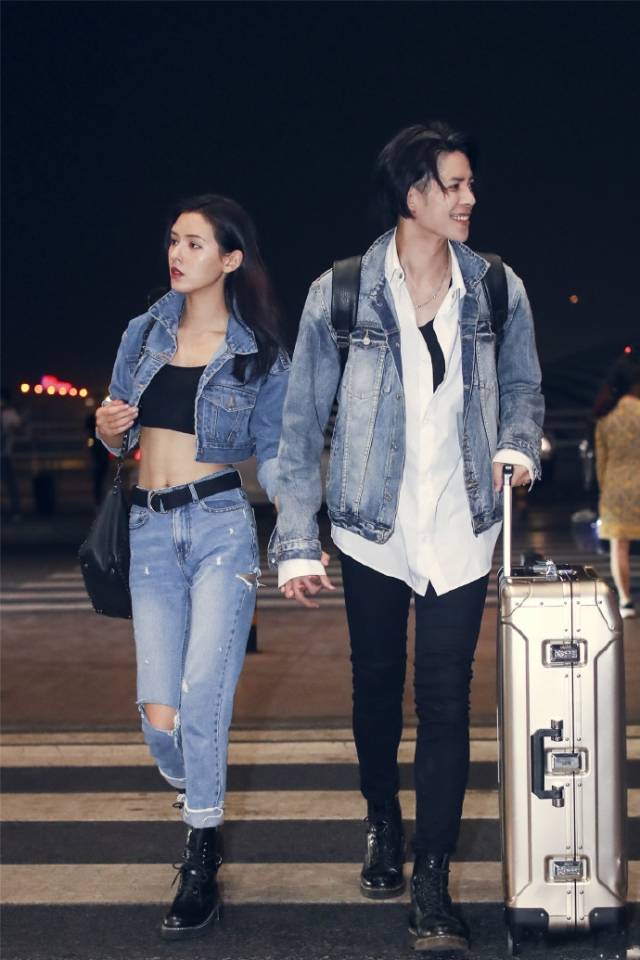 张予曦与男友合体现身机场,网友:比王思聪帅!