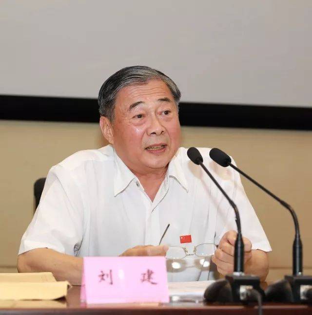 第2期巴山大讲堂开讲 莫怀学主持并讲话