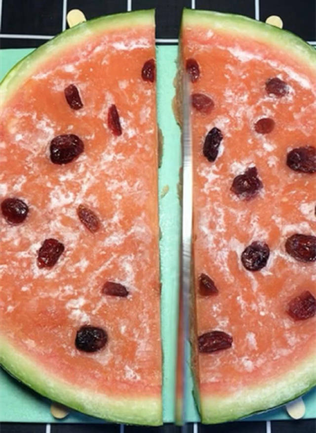 被迫加班,领导端来一盘"假西瓜",尝一口之后,瞬间精神了!