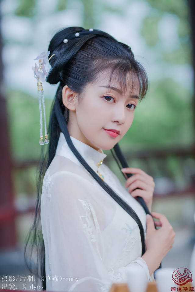 汉服写真第十期菡萏意-汉服 荷花 团扇这样的搭配女孩美如仙女