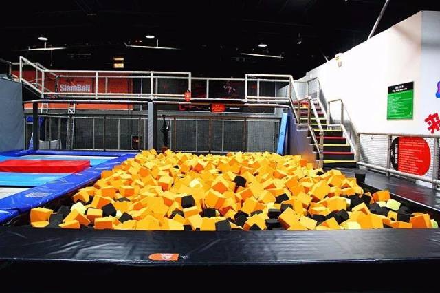 天台的风大,换个地方一起一跃而下!