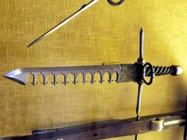 欧美四大狂杀剑:一种刺中必夺命,一种堪比陌刀,劈断人马很轻松