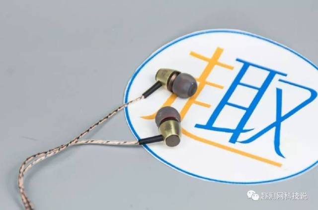 「趣听」其貌不扬:潜水专家 潜99入耳式耳机趣