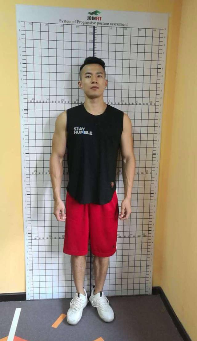 健身私教每日单杠卷腹100个八块腹肌搭配腹毛特写帅呆了