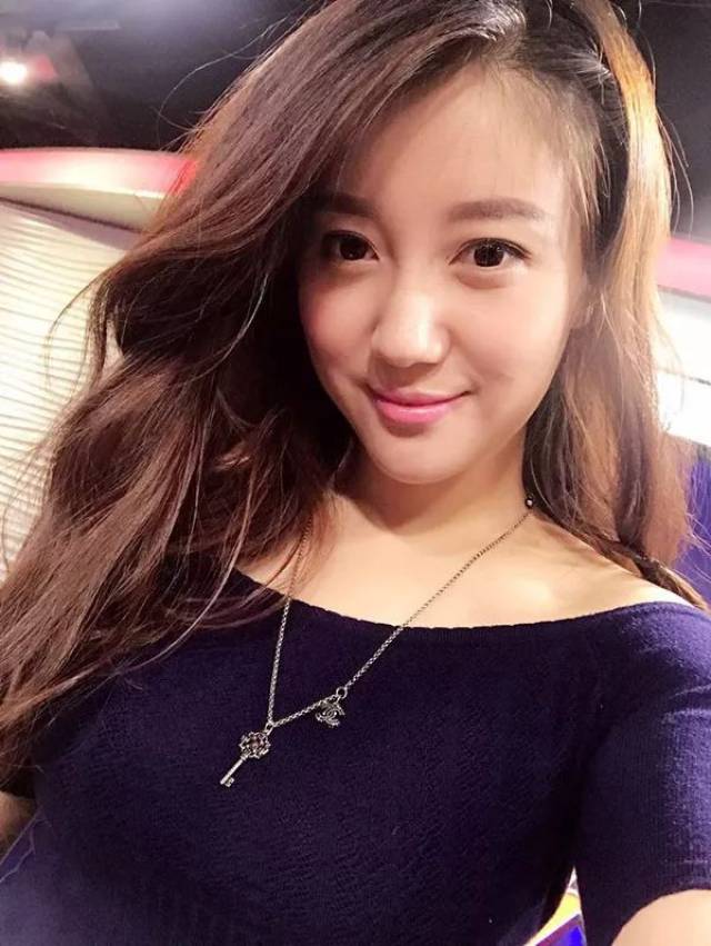 vs 昨天的pk赛由五星体育崔东 vs "女神团"美女主播孙冰 孙冰 第 1 场