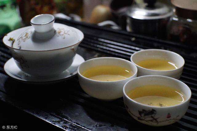 网友帮我逃跑,父母却从大学抓我回来,要我嫁给他们恩人的儿子