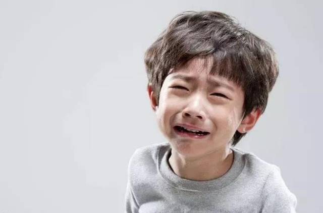 说着说着许言忍不住委屈地哭了.