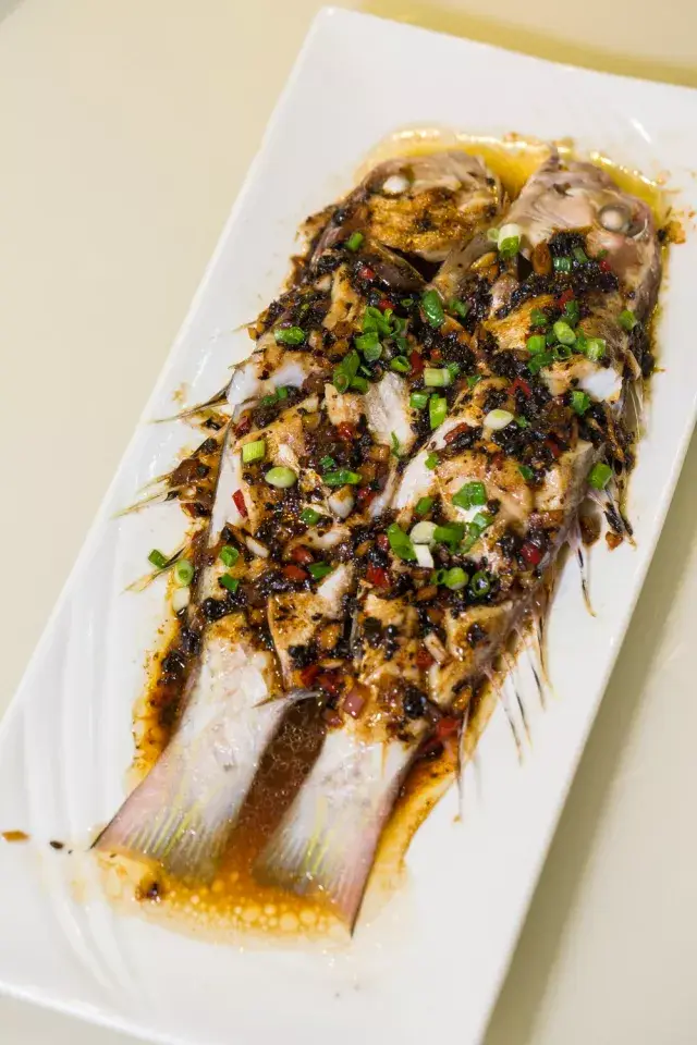 清蒸红马头鱼 非常适合 珠三角人的口味 如果你平常吃惯淡水鱼 源自
