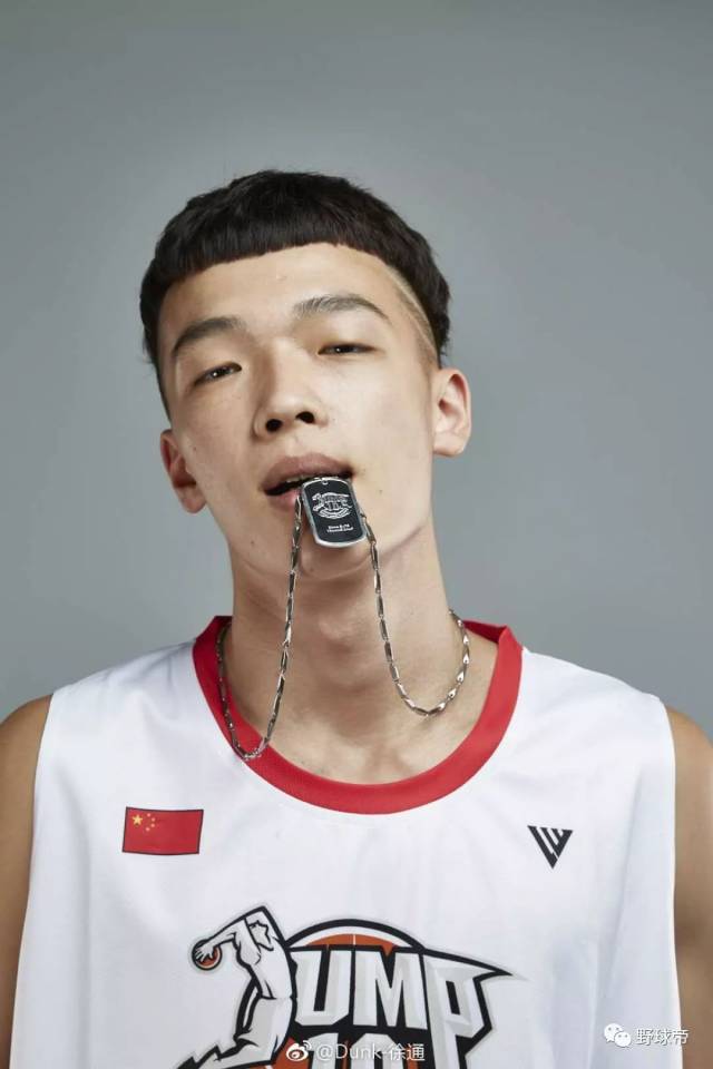 他深陷泥潭!后幸遇伯乐!从体校走出的东北扣篮王!