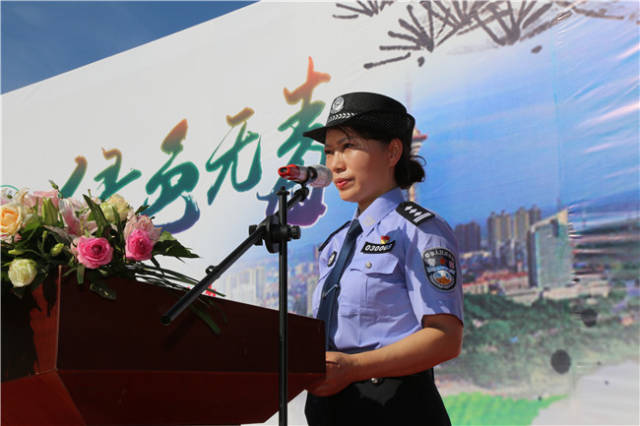 2018年国际禁毒日株洲市禁毒委员会副主任,市公安局副局长凌娅领誓